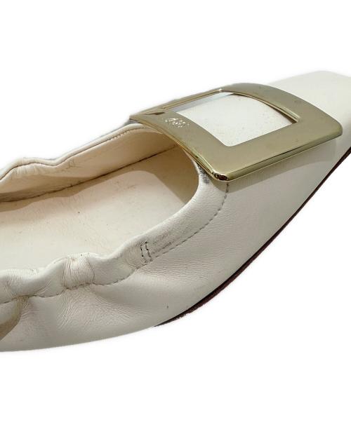 Roger Vivier（ロジェ ヴィヴィエ）Roger Vivier (ロジェ ヴィヴィエ) バレエシューズ アイボリー サイズ:39 1/2の古着・服飾アイテム