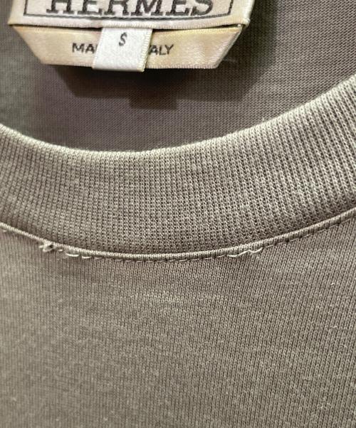 HERMES（エルメス）HERMES (エルメス) アームレイヤードコットンTシャツ カーキ サイズ:Sの古着・服飾アイテム