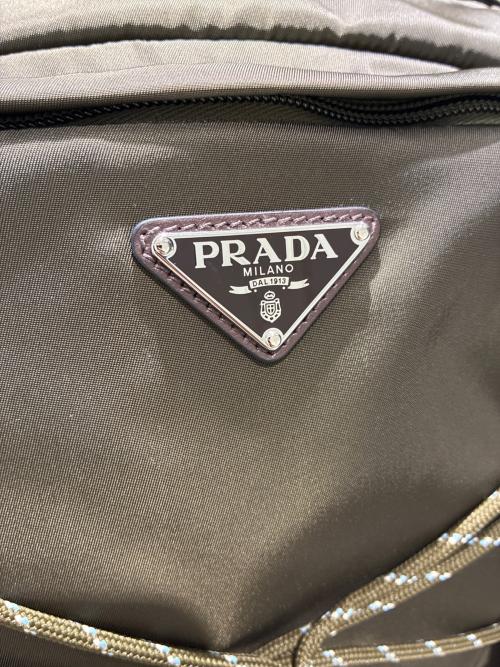 PRADA（プラダ）PRADA (プラダ) リナイロンスピードロックリュック/2VZ122 オリーブの古着・服飾アイテム