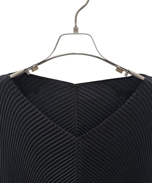 ISSEY MIYAKE（イッセイミヤケ）ISSEY MIYAKE (イッセイミヤケ) 七分丈プリーツトップス ブラック サイズ:2の古着・服飾アイテム