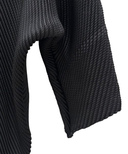 ISSEY MIYAKE（イッセイミヤケ）ISSEY MIYAKE (イッセイミヤケ) 七分丈プリーツトップス ブラック サイズ:2の古着・服飾アイテム