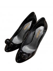 LOUIS VUITTON（ルイ ヴィトン）の古着「Patent Leather Betty Pumps ヒールパンプス」｜ブラック