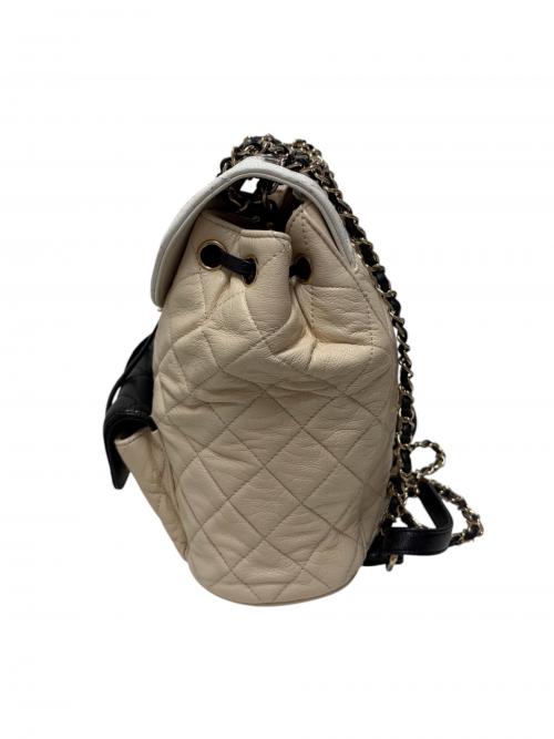 CHANEL（シャネル）CHANEL (シャネル) マトラッセバックパック アイボリーの古着・服飾アイテム