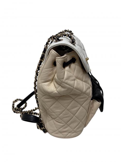 CHANEL（シャネル）CHANEL (シャネル) マトラッセバックパック アイボリーの古着・服飾アイテム