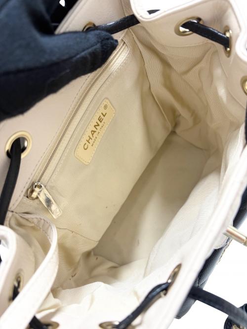 CHANEL（シャネル）CHANEL (シャネル) マトラッセバックパック アイボリーの古着・服飾アイテム