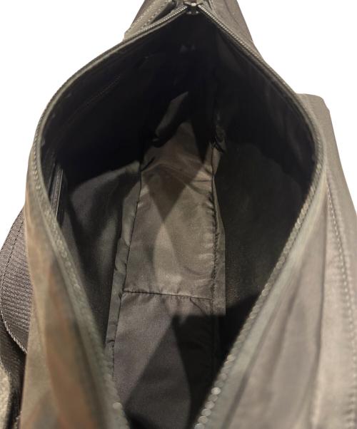 PRADA（プラダ）PRADA (プラダ) ミディアム Re-Nylon xサフィアーノレザー ショルダーバッグ ブラックの古着・服飾アイテム