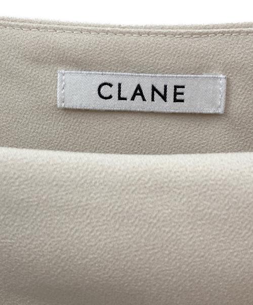 CLANE（クラネ）CLANE (クラネ) SATIN DRAPE TOPS ベージュ サイズ:2の古着・服飾アイテム