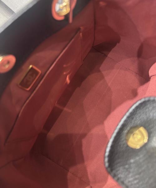 CHANEL（シャネル）CHANEL (シャネル) スモールショッピングバッグ ブラックの古着・服飾アイテム