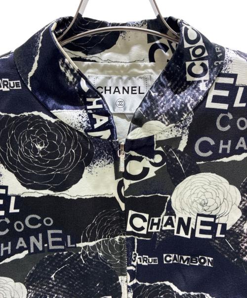 CHANEL（シャネル）CHANEL (シャネル) All-Over Graphic Bomber Jacket/総柄グラフィックボンバーブルゾン/P63238V48727 ネイビー サイズ:34の古着・服飾アイテム