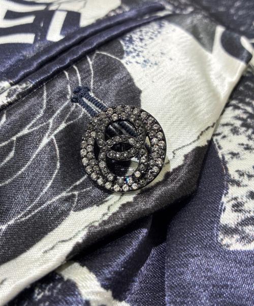 CHANEL（シャネル）CHANEL (シャネル) All-Over Graphic Bomber Jacket/総柄グラフィックボンバーブルゾン/P63238V48727 ネイビー サイズ:34の古着・服飾アイテム