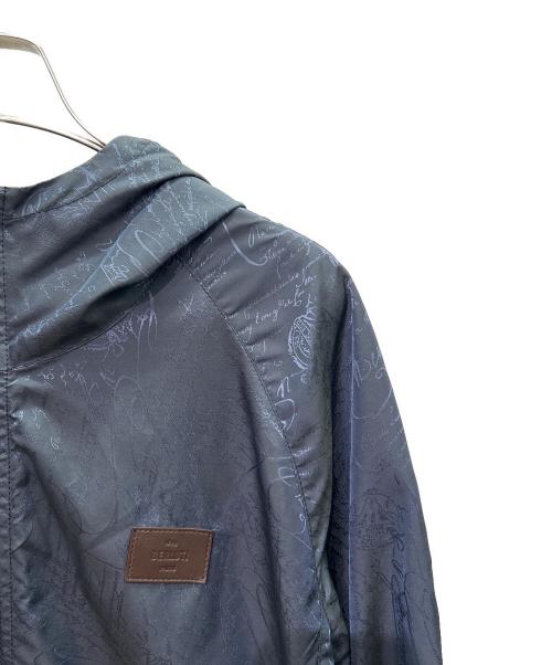 Berluti（ベルルッティ）Berluti (ベルルッティ) カリグラフィウインドブレーカー/Calligraphy Windbreaker ネイビー サイズ:R44の古着・服飾アイテム