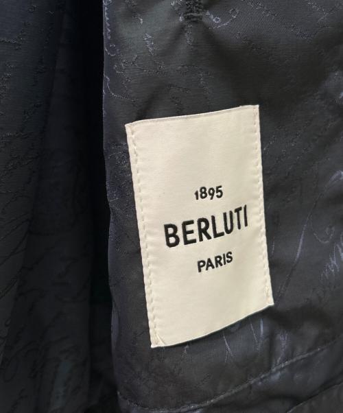 Berluti（ベルルッティ）Berluti (ベルルッティ) カリグラフィウインドブレーカー/Calligraphy Windbreaker ネイビー サイズ:R44の古着・服飾アイテム
