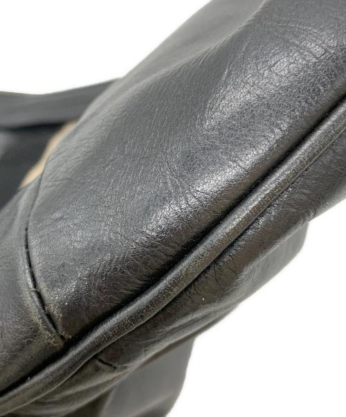 BALLY（バリー）BALLY (バリー) ハーフムーン型レザーショルダーバッグ ブラックの古着・服飾アイテム