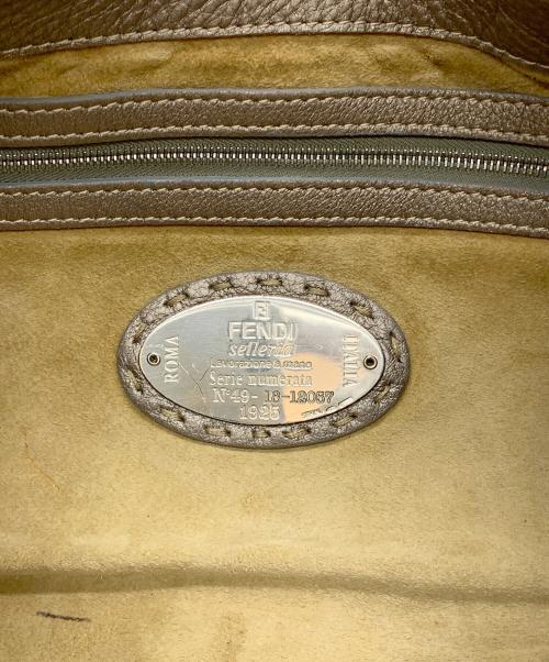 FENDI（フェンディ）FENDI (フェンディ) ショルダーバッグ ブロンズの古着・服飾アイテム