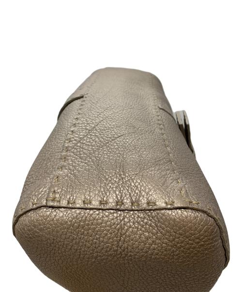 FENDI（フェンディ）FENDI (フェンディ) ショルダーバッグ ブロンズの古着・服飾アイテム