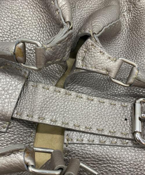 FENDI（フェンディ）FENDI (フェンディ) ショルダーバッグ ブロンズの古着・服飾アイテム