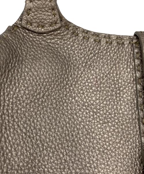 FENDI（フェンディ）FENDI (フェンディ) ショルダーバッグ ブロンズの古着・服飾アイテム