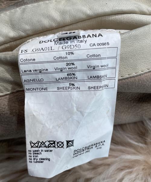 DOLCE & GABBANA（ドルチェ＆ガッバーナ）DOLCE & GABBANA (ドルチェ＆ガッバーナ) ラムスキンコート/ファー付ムートンコート ベージュ サイズ:46の古着・服飾アイテム