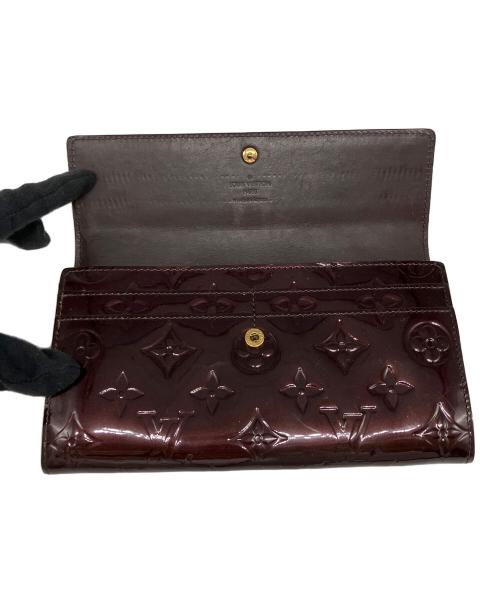 LOUIS VUITTON（ルイ ヴィトン）LOUIS VUITTON (ルイ ヴィトン) ポルトフォイユ・サラ　ヴェルニ アマラントの古着・服飾アイテム
