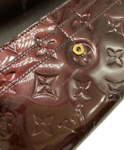 LOUIS VUITTON（ルイ ヴィトン）LOUIS VUITTON (ルイ ヴィトン) ポルトフォイユ・サラ　ヴェルニ アマラントの古着・服飾アイテム