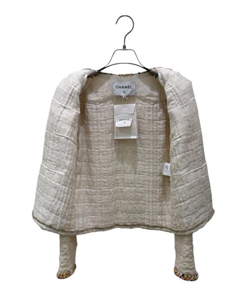 CHANEL（シャネル）CHANEL (シャネル) ココマークメダルボタン ノーカラーツイードジャケット アイボリー サイズ:38の古着・服飾アイテム