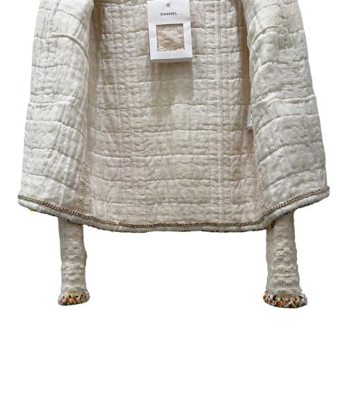 CHANEL（シャネル）CHANEL (シャネル) ココマークメダルボタン ノーカラーツイードジャケット アイボリー サイズ:38の古着・服飾アイテム