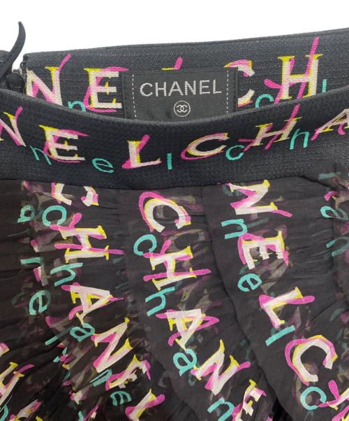 CHANEL（シャネル）CHANEL (シャネル) ロゴプリントスカート ブラック サイズ:38の古着・服飾アイテム