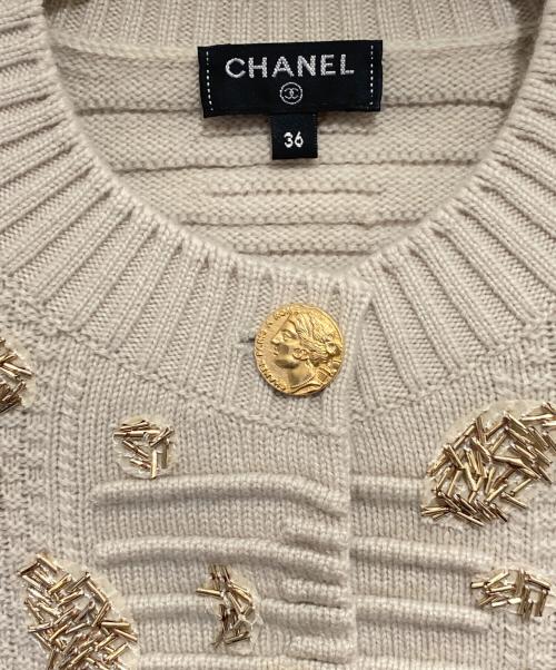 CHANEL（シャネル）CHANEL (シャネル) ビジュービーズ刺繍 カシミヤ ニットカーディガン ベージュ サイズ:36の古着・服飾アイテム