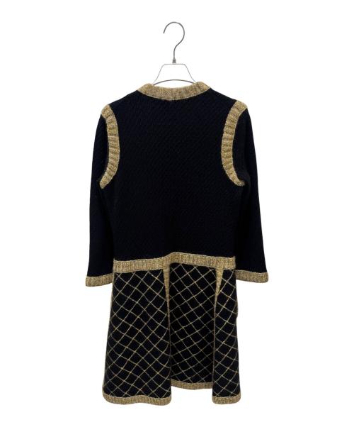 CHANEL（シャネル）CHANEL (シャネル) P52 カメリアボタン マトラッセニットワンピース ブラック サイズ:38の古着・服飾アイテム