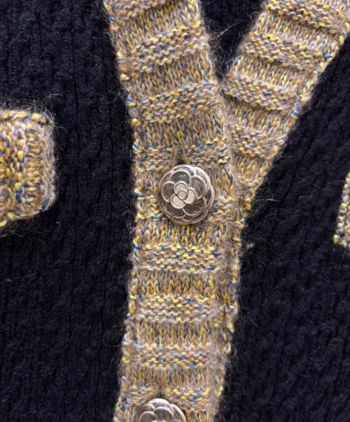 CHANEL（シャネル）CHANEL (シャネル) P52 カメリアボタン マトラッセニットワンピース ブラック サイズ:38の古着・服飾アイテム
