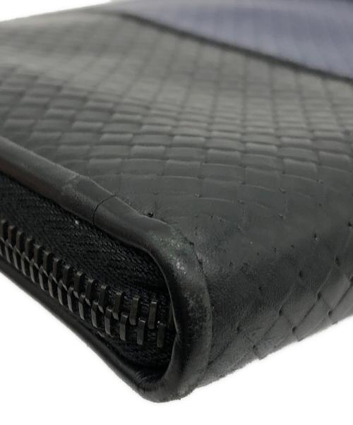 BOTTEGA VENETA（ボッテガベネタ）BOTTEGA VENETA (ボッテガベネタ) イントレチャート　クラッチバッグ ブラック×ブルーの古着・服飾アイテム