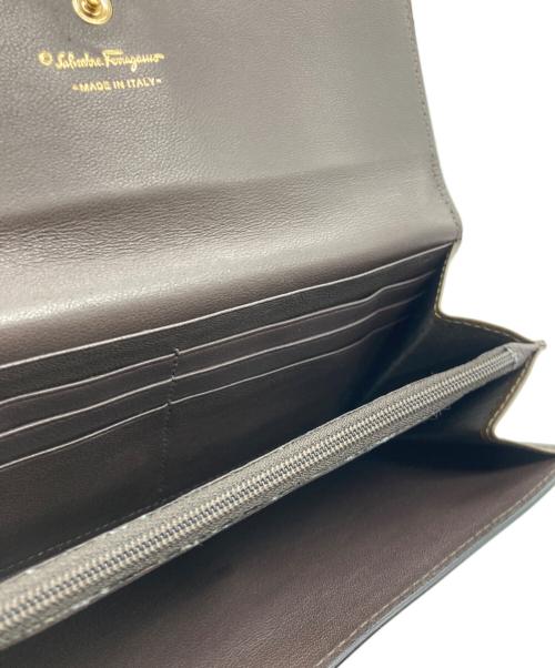 Salvatore Ferragamo（サルヴァトーレ フェラガモ）Salvatore Ferragamo (サルヴァトーレ フェラガモ) 長財布の古着・服飾アイテム