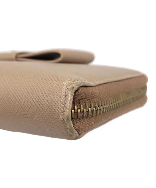 PRADA（プラダ）PRADA (プラダ) サフィアーノ　ラウンドファスナー長財布 ベージュの古着・服飾アイテム