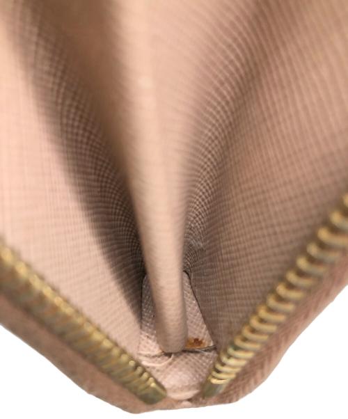 PRADA（プラダ）PRADA (プラダ) サフィアーノ　ラウンドファスナー長財布 ベージュの古着・服飾アイテム