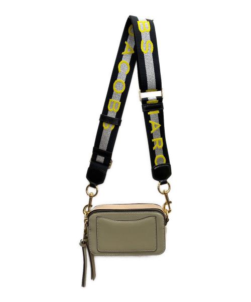 MARC JACOBS（マークジェイコブズ）MARC JACOBS (マークジェイコブズ) スナップショットショルダーバッグ ホワイト×ベージュの古着・服飾アイテム