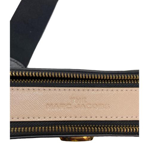 MARC JACOBS（マークジェイコブズ）MARC JACOBS (マークジェイコブズ) スナップショットショルダーバッグ ホワイト×ベージュの古着・服飾アイテム