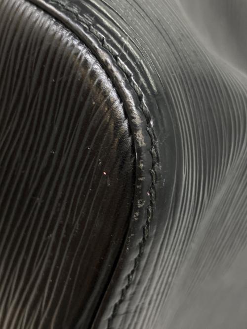 LOUIS VUITTON（ルイ ヴィトン）LOUIS VUITTON (ルイ ヴィトン) エピ プチ・ノエ ショルダーバッグ ブラックの古着・服飾アイテム