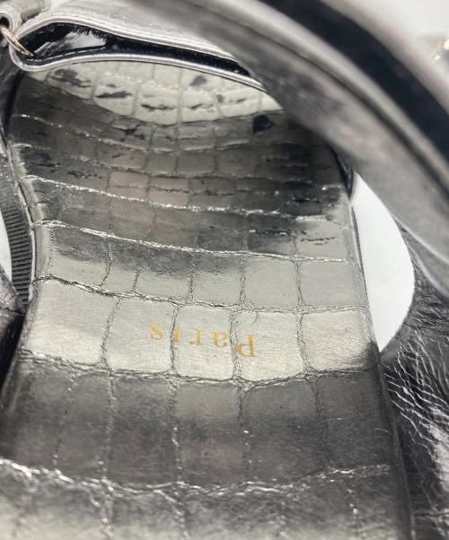 Christian Louboutin（クリスチャン・ルブタン）Christian Louboutin (クリスチャン・ルブタン) エナメルレザーサンダル シルバー×ブラック サイズ:35 1/2の古着・服飾アイテム