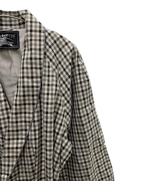 Burberry's（バーバリー）Burberry's (バーバリー) コート ホワイト×ブラック サイズ:Lの古着・服飾アイテム