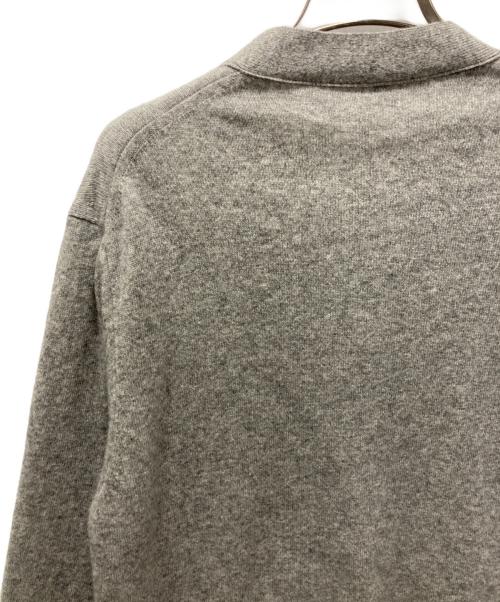 PLAY COMME des GARCONS（プレイコムデギャルソン）PLAY COMME des GARCONS (プレイコムデギャルソン) ハートロゴVネックカーディガン グレー サイズ:Ｍの古着・服飾アイテム