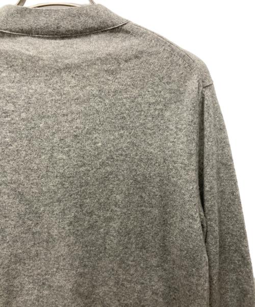 PLAY COMME des GARCONS（プレイコムデギャルソン）PLAY COMME des GARCONS (プレイコムデギャルソン) ハートロゴVネックカーディガン グレー サイズ:Ｍの古着・服飾アイテム