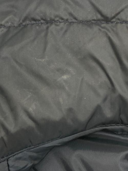 ARMANI COLLEZIONI（アルマーニ コレツィオーニ）ARMANI COLLEZIONI (アルマーニ コレツィオーニ) フーデットダウンベスト ネイビー サイズ:38の古着・服飾アイテム