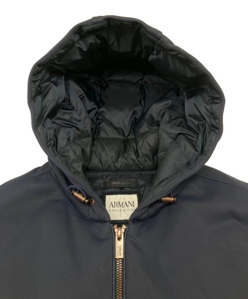 ARMANI COLLEZIONI（アルマーニ コレツィオーニ）ARMANI COLLEZIONI (アルマーニ コレツィオーニ) フーデットダウンベスト ネイビー サイズ:38の古着・服飾アイテム