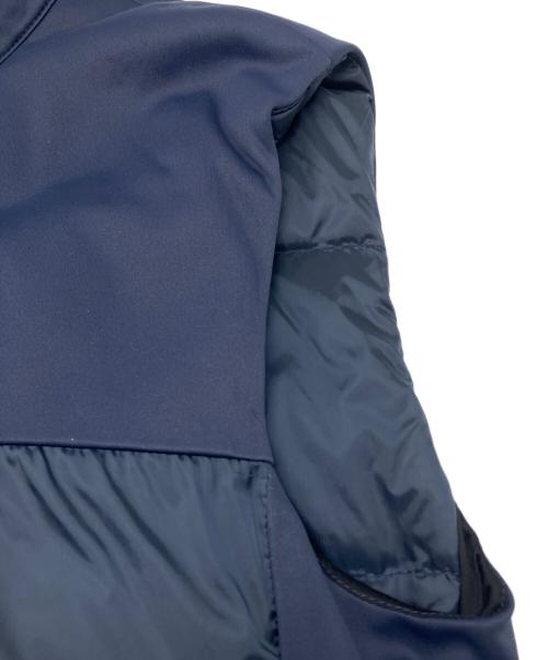 ARMANI COLLEZIONI（アルマーニ コレツィオーニ）ARMANI COLLEZIONI (アルマーニ コレツィオーニ) フーデットダウンベスト ネイビー サイズ:38の古着・服飾アイテム