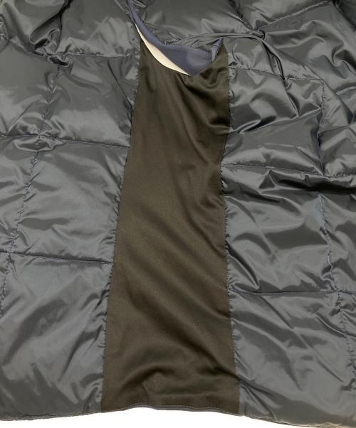 ARMANI COLLEZIONI（アルマーニ コレツィオーニ）ARMANI COLLEZIONI (アルマーニ コレツィオーニ) フーデットダウンベスト ネイビー サイズ:38の古着・服飾アイテム