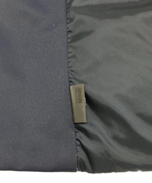 ARMANI COLLEZIONI（アルマーニ コレツィオーニ）ARMANI COLLEZIONI (アルマーニ コレツィオーニ) フーデットダウンベスト ネイビー サイズ:38の古着・服飾アイテム