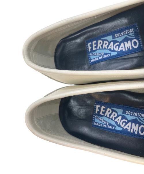 Salvatore Ferragamo（サルヴァトーレ フェラガモ）Salvatore Ferragamo (サルヴァトーレ フェラガモ) ローファー ホワイト サイズ:24.5の古着・服飾アイテム