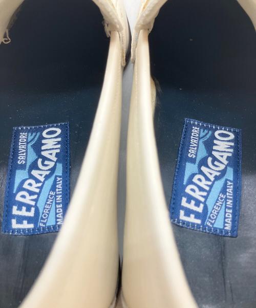 Salvatore Ferragamo（サルヴァトーレ フェラガモ）Salvatore Ferragamo (サルヴァトーレ フェラガモ) ローファー ホワイト サイズ:24.5の古着・服飾アイテム