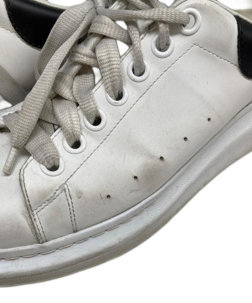 ALEXANDER McQUEEN（アレキサンダーマックイーン）ALEXANDER McQUEEN (アレキサンダーマックイーン) スニーカー ホワイト サイズ:42の古着・服飾アイテム