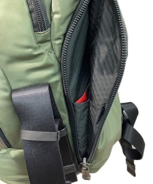 TUMI（トゥミ）TUMI (トゥミ) リュック カーキの古着・服飾アイテム